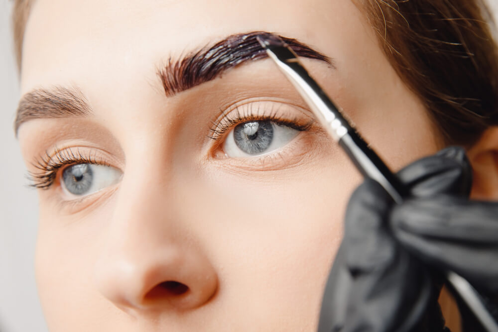 Woman dyeing eyebrows