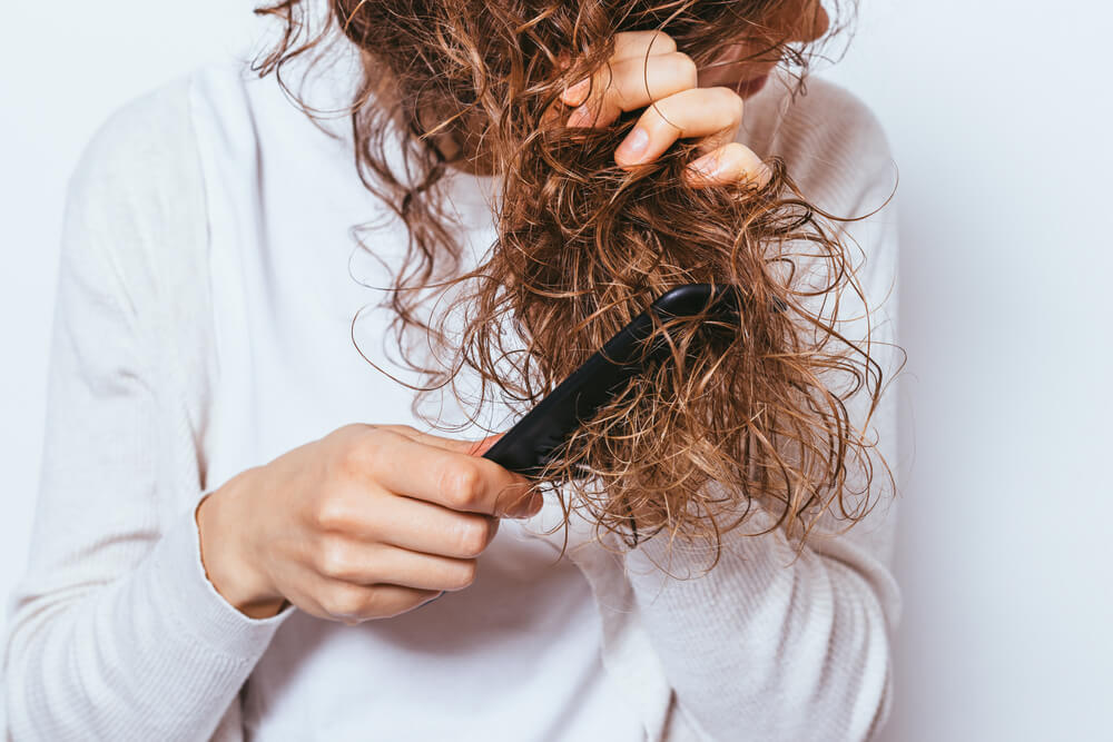 How to get a comb online out of your hair