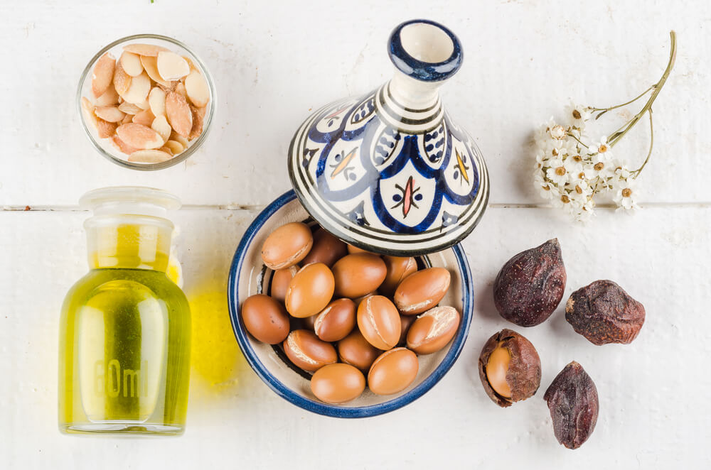 Argan nuts and oil