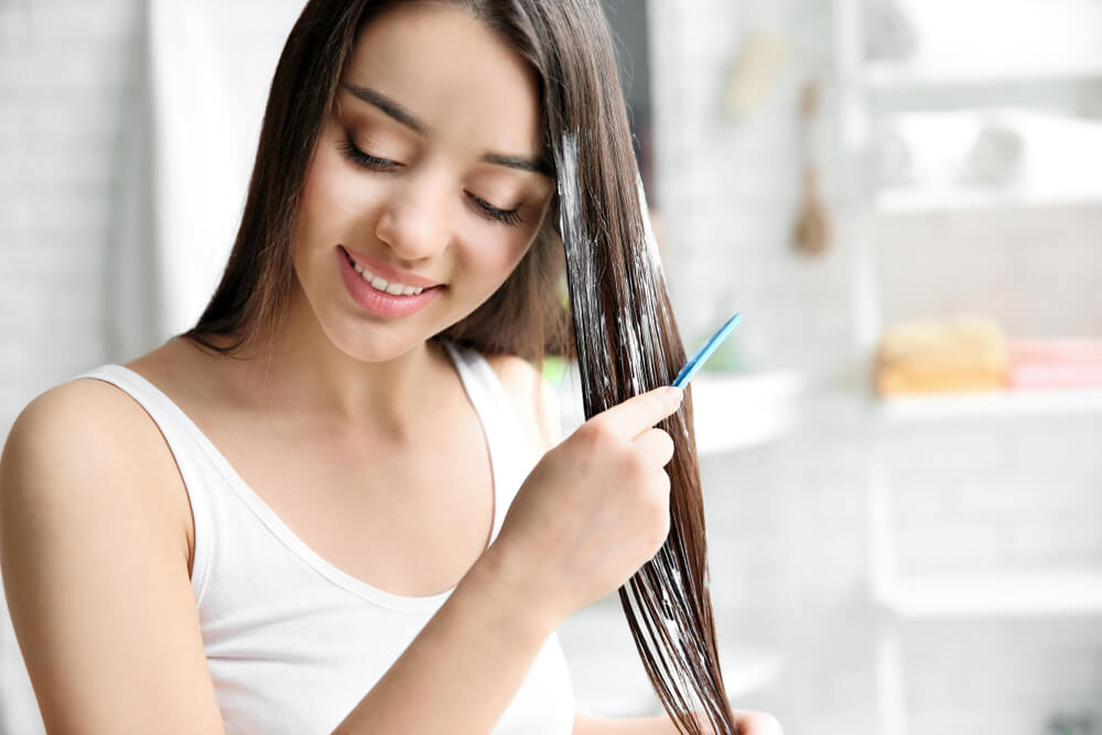 girl combing hair mask